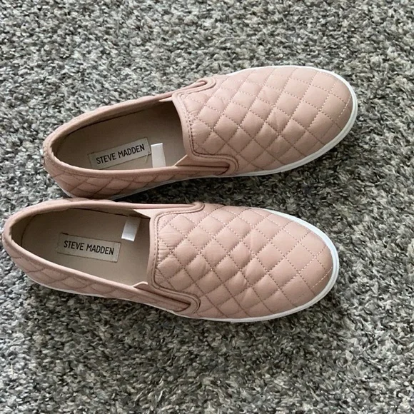 Steve Madden - Picture 1 of 1